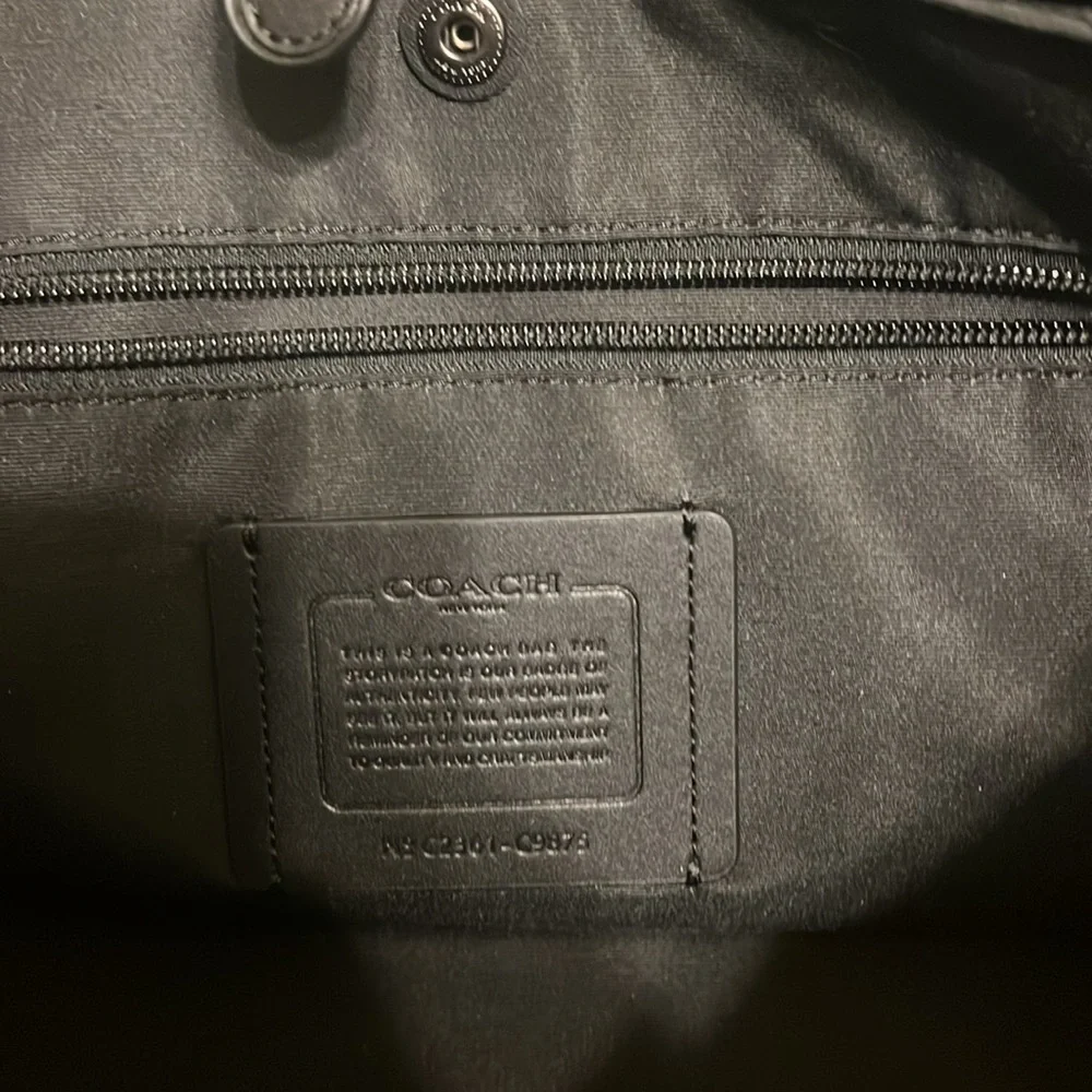 Coach Outlet Sullivan Portfolio Brief - Picture 4 of 4